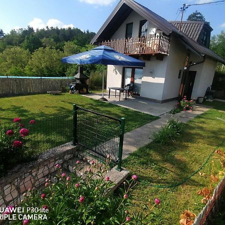 Asja Guest House Lukavac Bagian luar foto