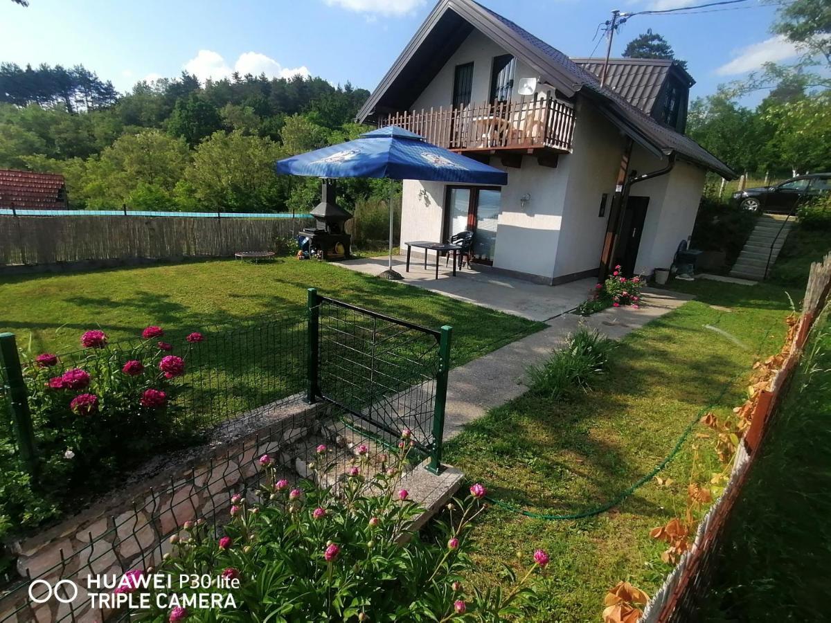 Asja Guest House Lukavac Bagian luar foto