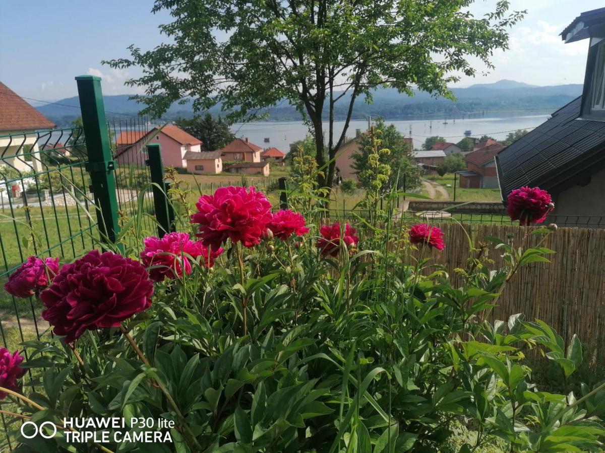 Asja Guest House Lukavac Bagian luar foto