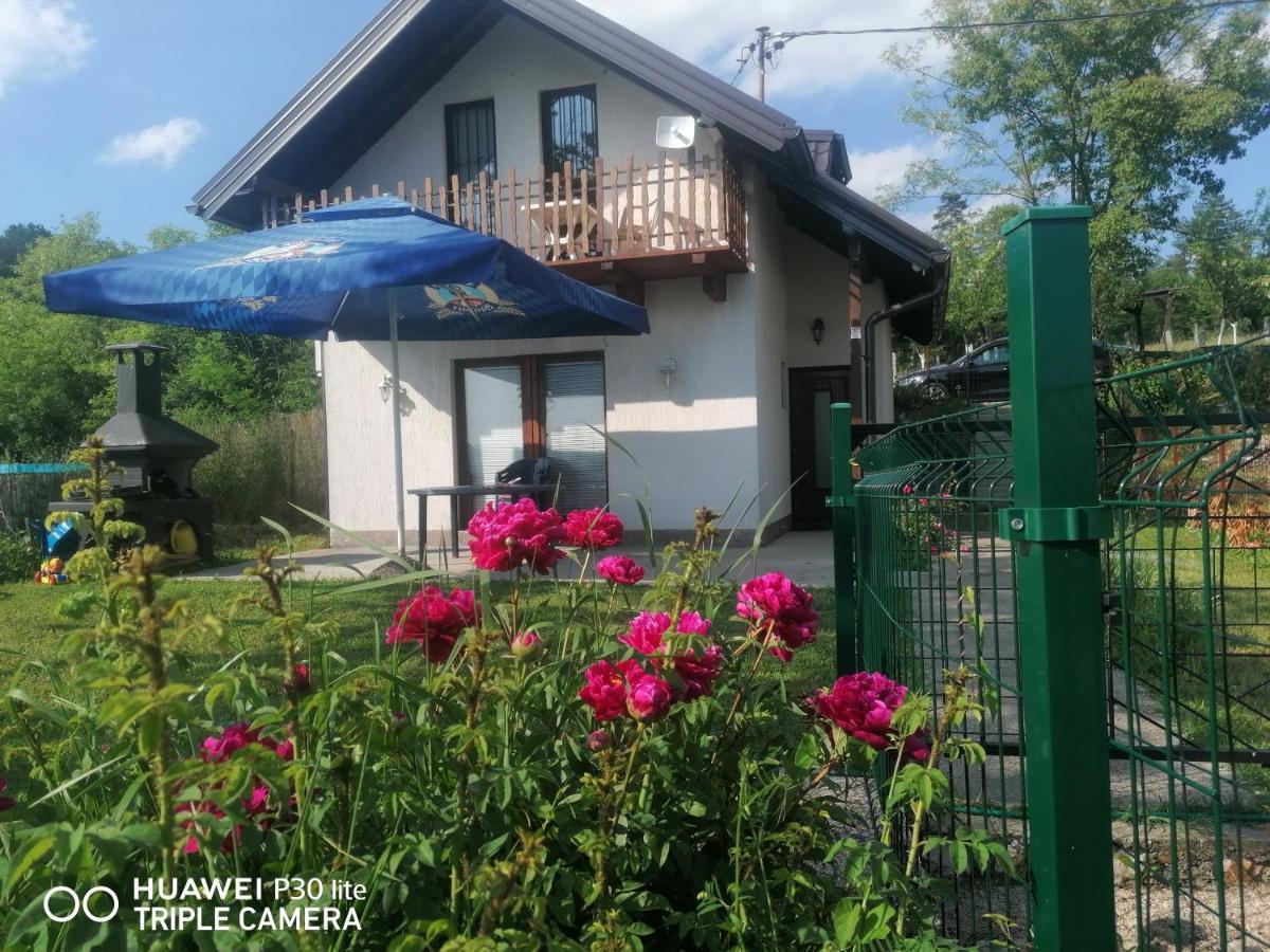Asja Guest House Lukavac Bagian luar foto