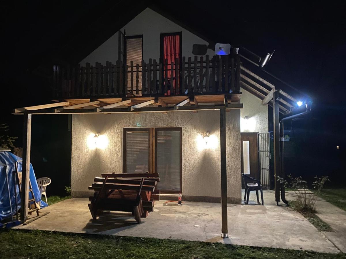 Asja Guest House Lukavac Bagian luar foto