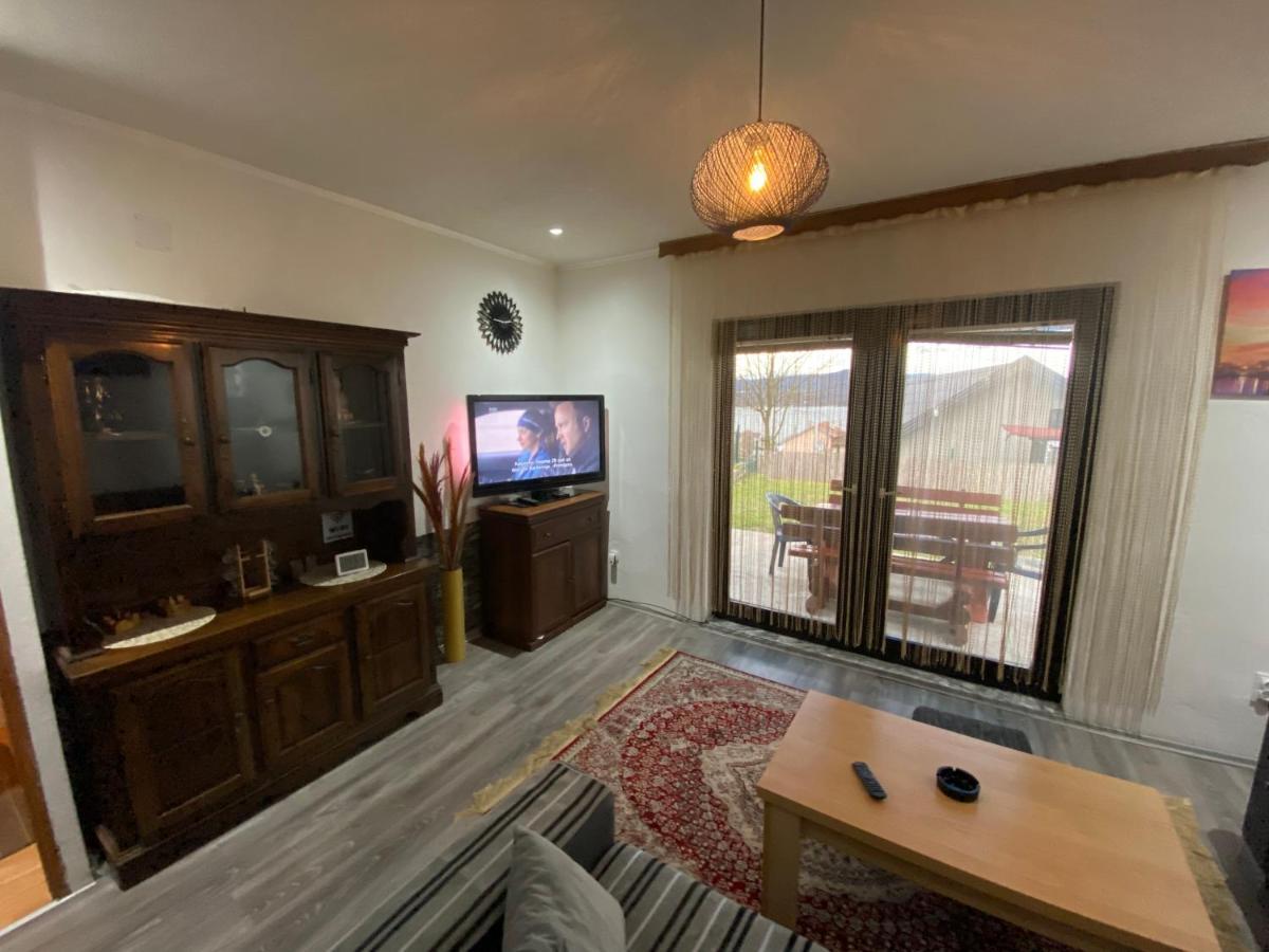 Asja Guest House Lukavac Bagian luar foto